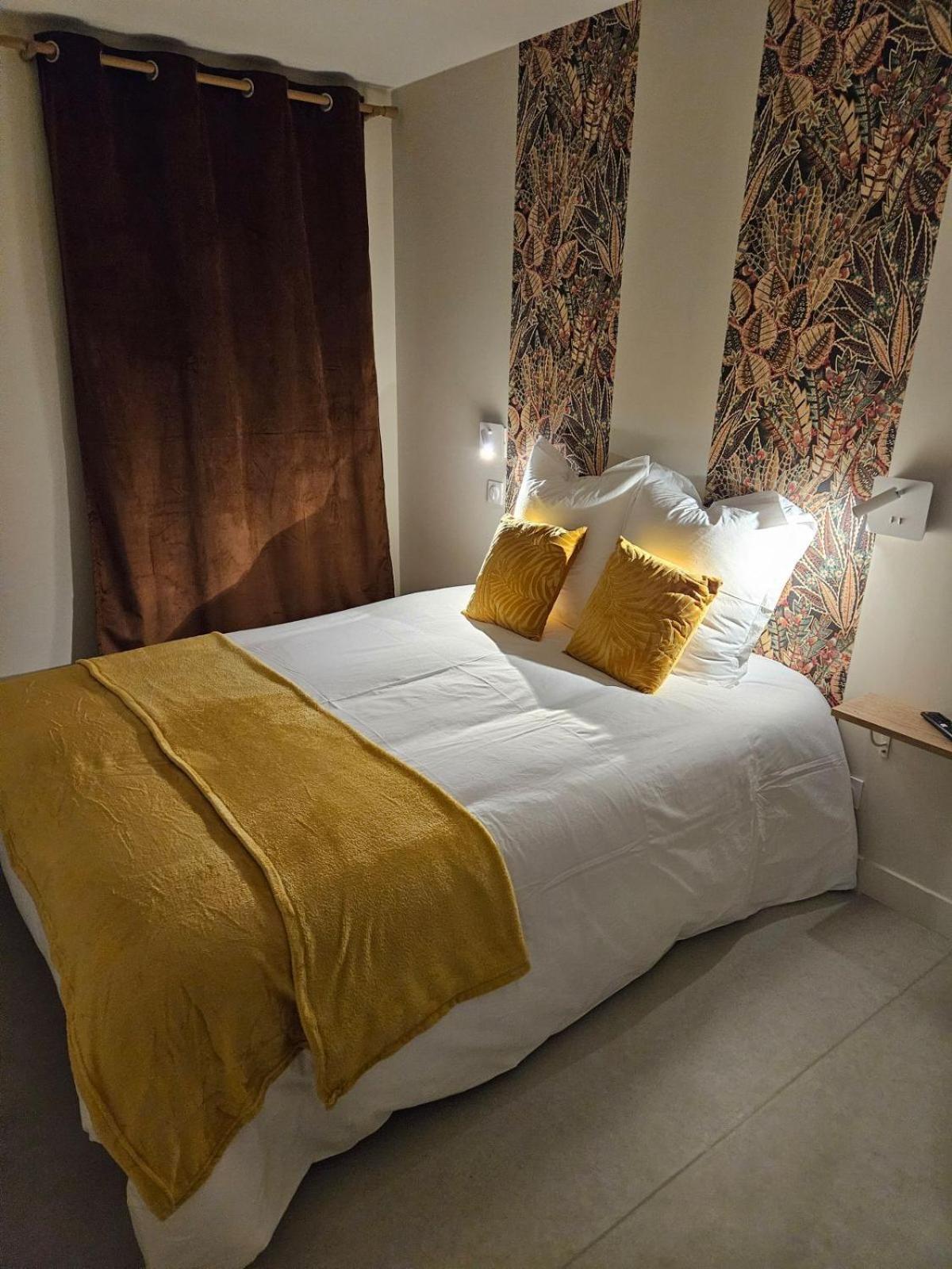 Auberge Du Prieure Saint-Angel  エクステリア 写真